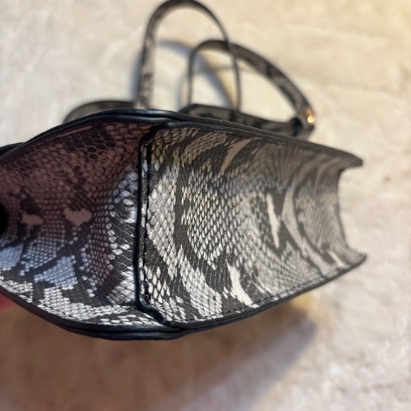 NWT Rachel Zoe Bag Pixie Black Gray Snakeskin Animal Print Crossbody Gold Hrdwr - Picture 7 of 16
